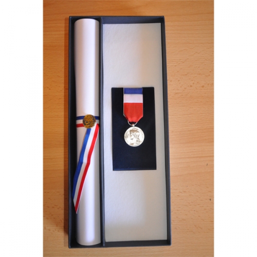 COFFRET DE PRESENTATION pour diplome et médaille (non inclus) 2