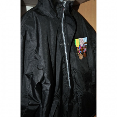 VESTE PARKA NOIRE UNC PORTE DRAPEAUX 4